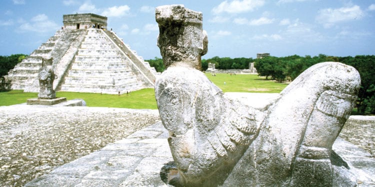 Mexico_Yucatan_SECTUR_Chichen-itza_Pyramid-and-chacmol Contours Travel