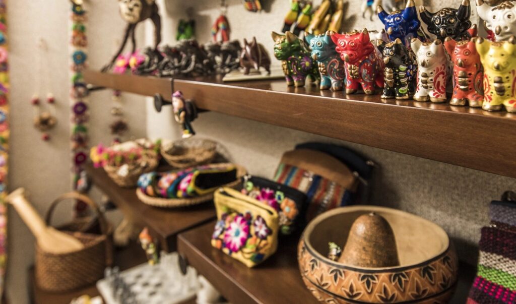 MV Zafiro boutique shop on the Amazon River
