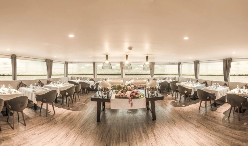 dining room on MS Zafiro - Amazon River cruise