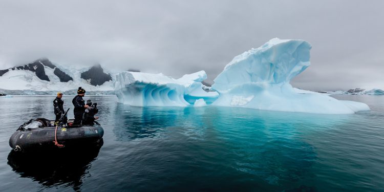 Greg Mortimer: Falklands, South Georgia & Antarctic Peninsula